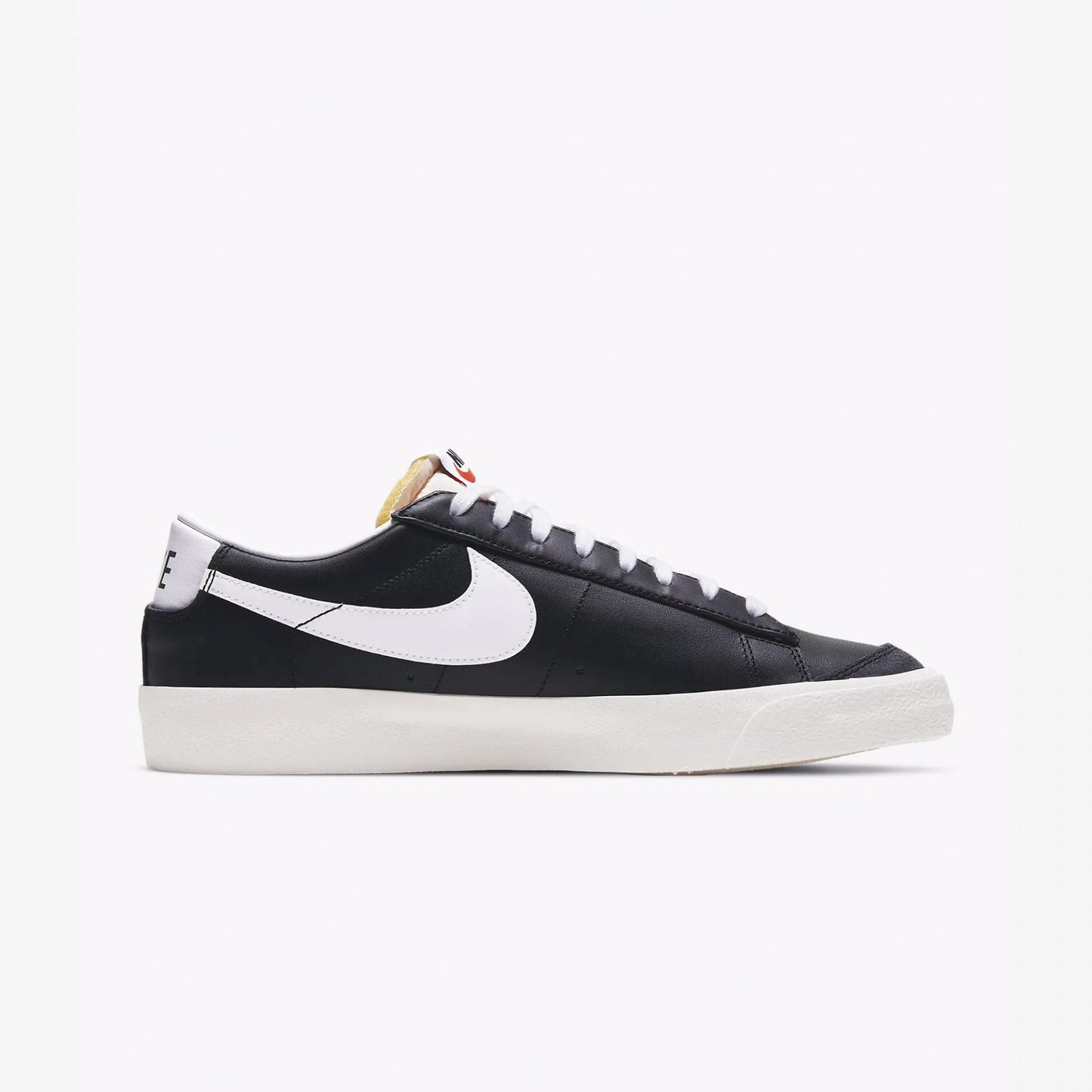 Nike | BLAZER LOW '77 VINTAGE { BLACK/WHITE