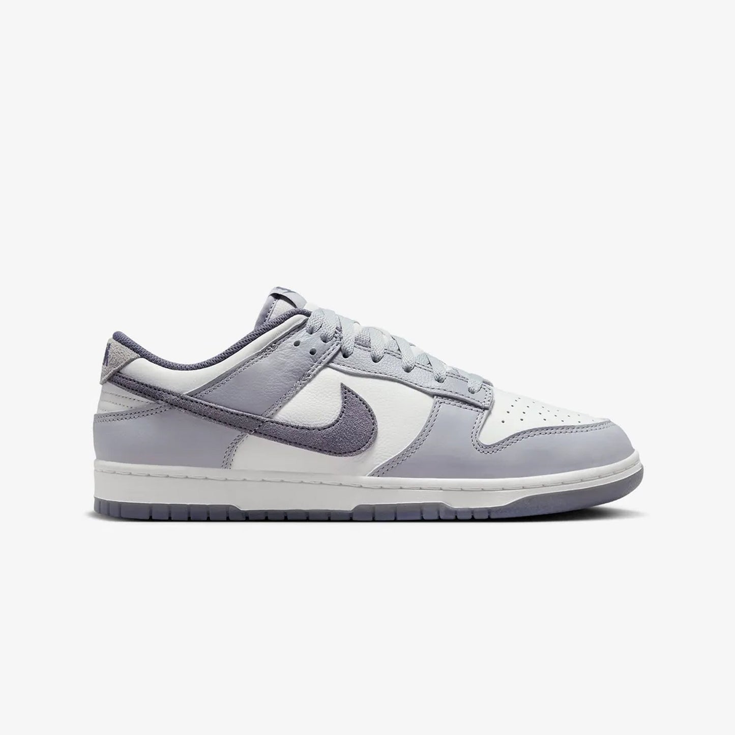 Nike | DUNK LOW RETRO SE { WHITE/LIGHT CARBON-PLATINUM TINT