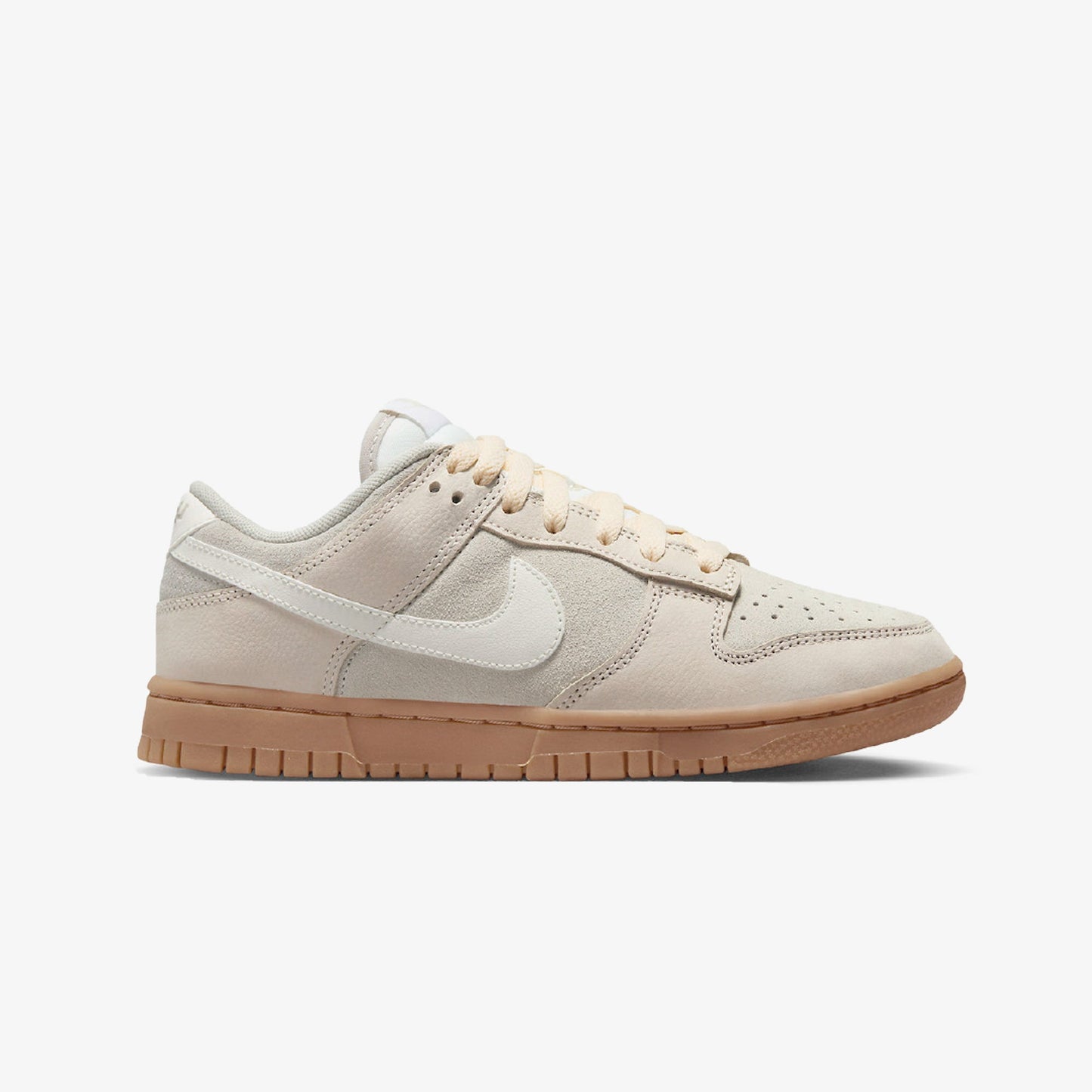 Nike | DUNK LOW SE { LT OREWOOD BRN/SAIL-GUM LIGHT BROWN