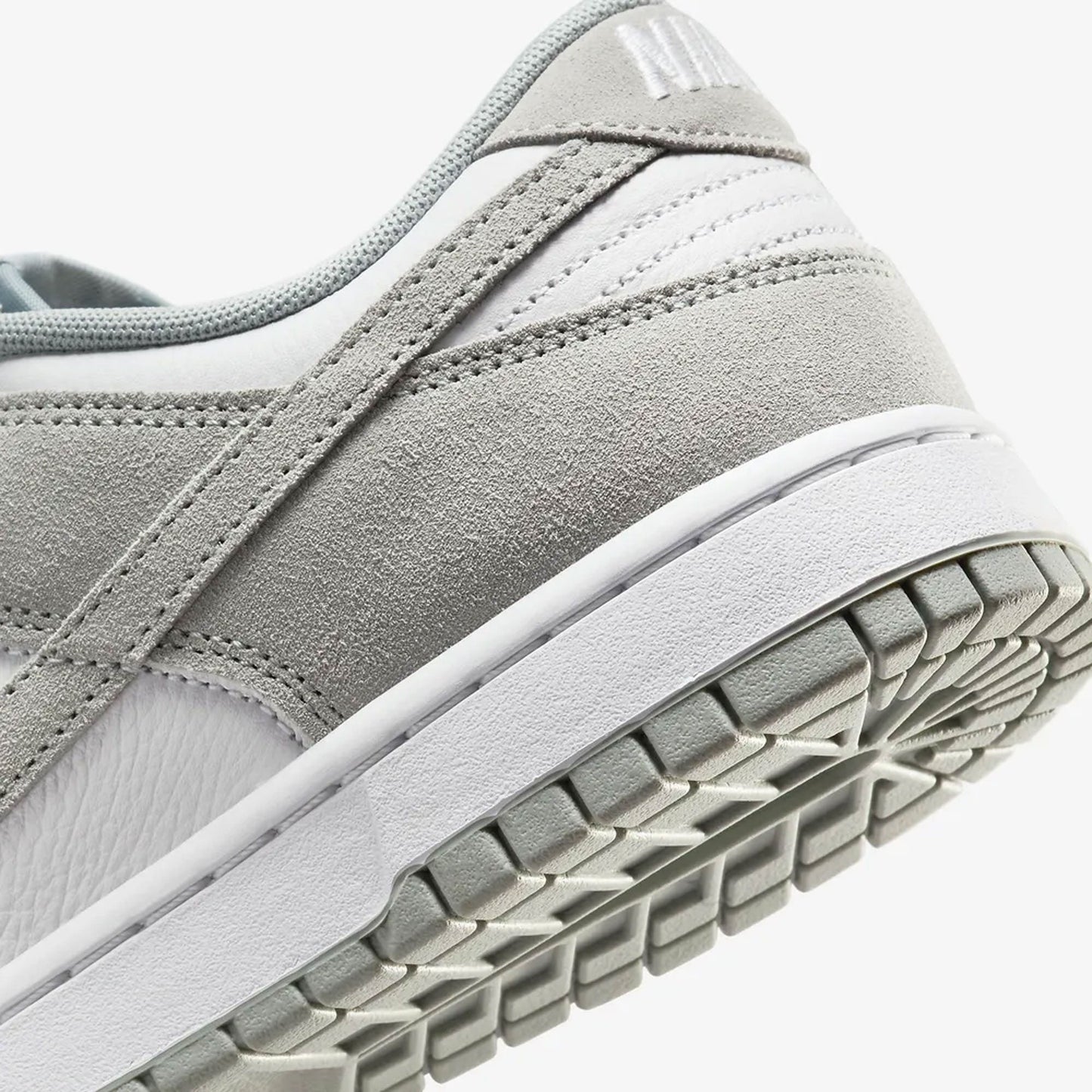 NIKE | DUNK LOW RETRO { WHITE/LIGHT PUMICE