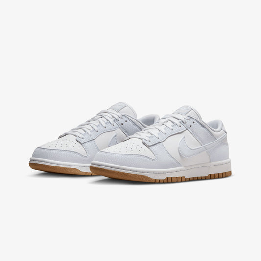 NIKE | DUNK LOW PREMIUM NEXT NATURE { WHITE/FOOTBALL GREY-GUM LIGHT BROWN
