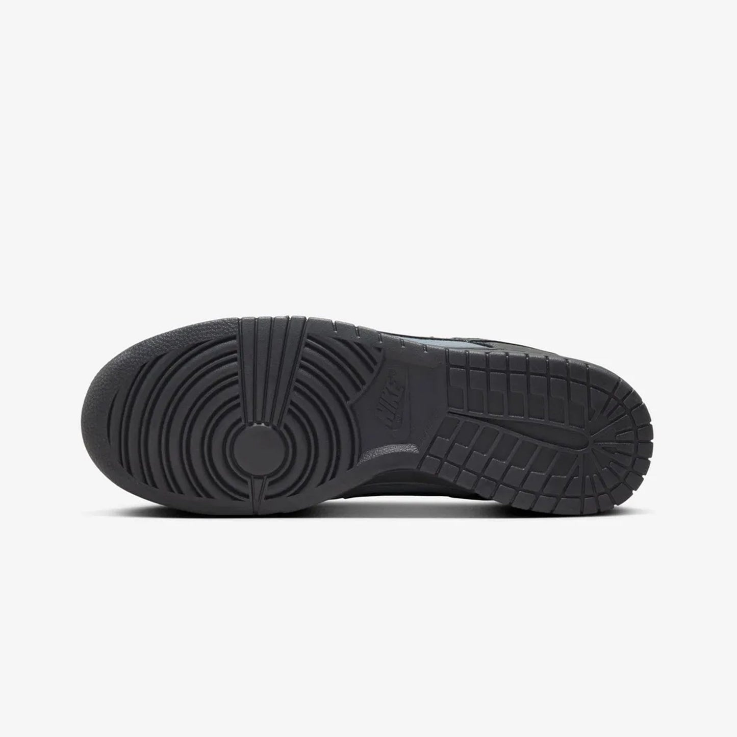 NIKE | DUNK LOW RETRO SE { OFF NOIR/BLACK-SMOKE GREY-ANTHRACITE