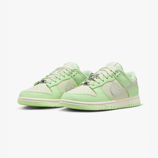 Nike | DUNK LOW NEXT NATURE SE { SEA GLASS/LIGHT SILVER-VAPOR GREEN-SAIL