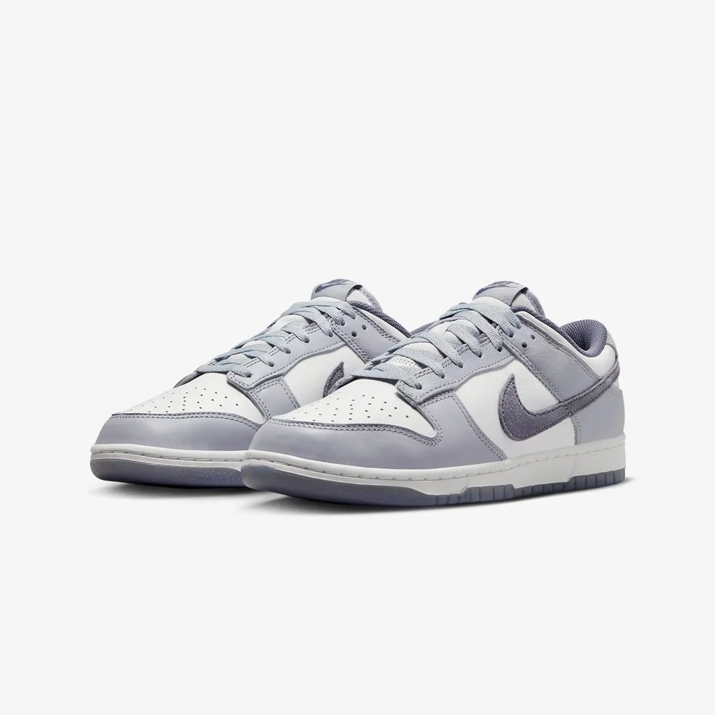 Nike | DUNK LOW RETRO SE { WHITE/LIGHT CARBON-PLATINUM TINT