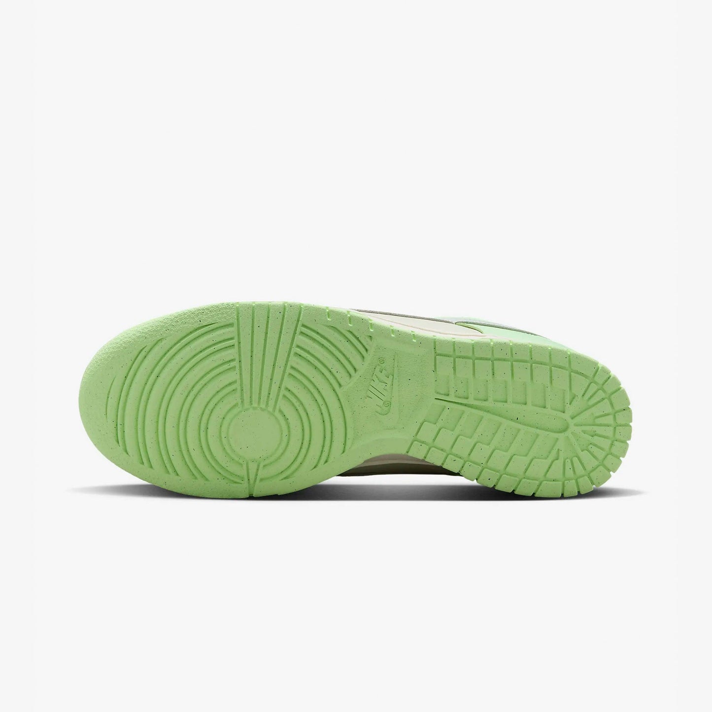 Nike | DUNK LOW NEXT NATURE SE { SEA GLASS/LIGHT SILVER-VAPOR GREEN-SAIL