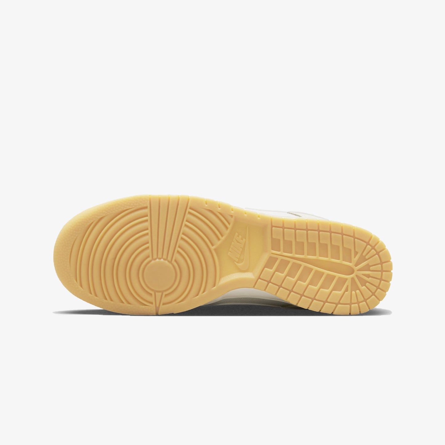 Nike | DUNK LOW SE { WHITE/SAIL-WHITE-SANDDRIFT