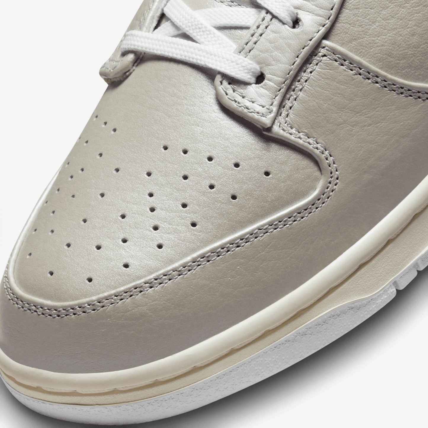 Nike | DUNK LOW { METALLIC SILVER