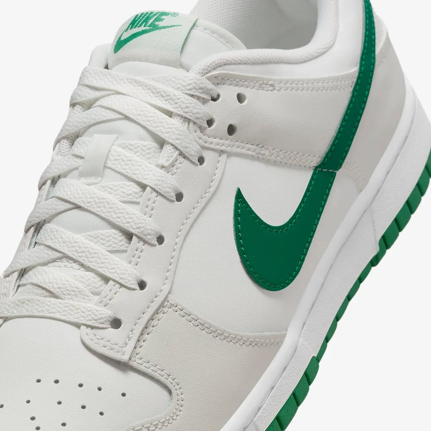 Nike | DUNK LOW RETRO { SUMMIT WHITE/MALACHITE-PLATINUM TINT