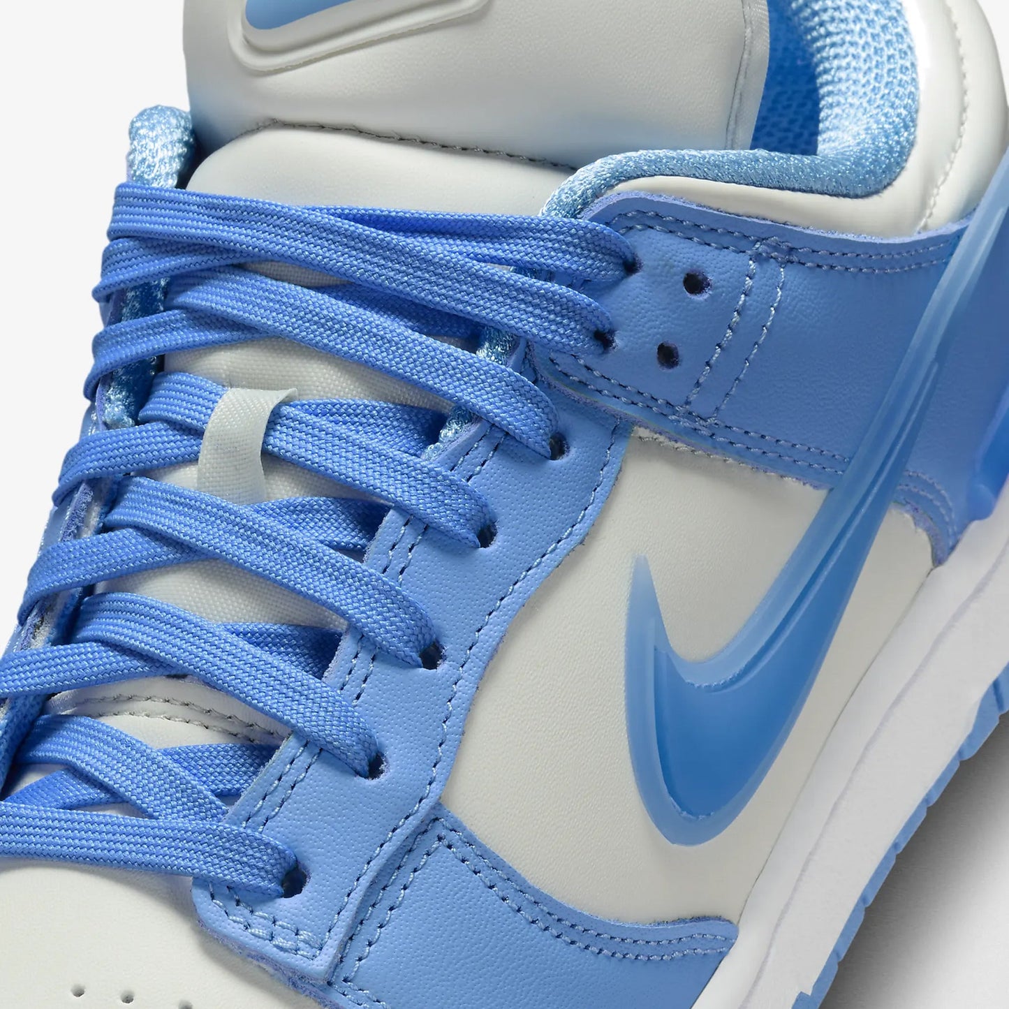 Nike | DUNK LOW TWIST { PHOTON DUST/UNIVERSITY BLUE-WHITE