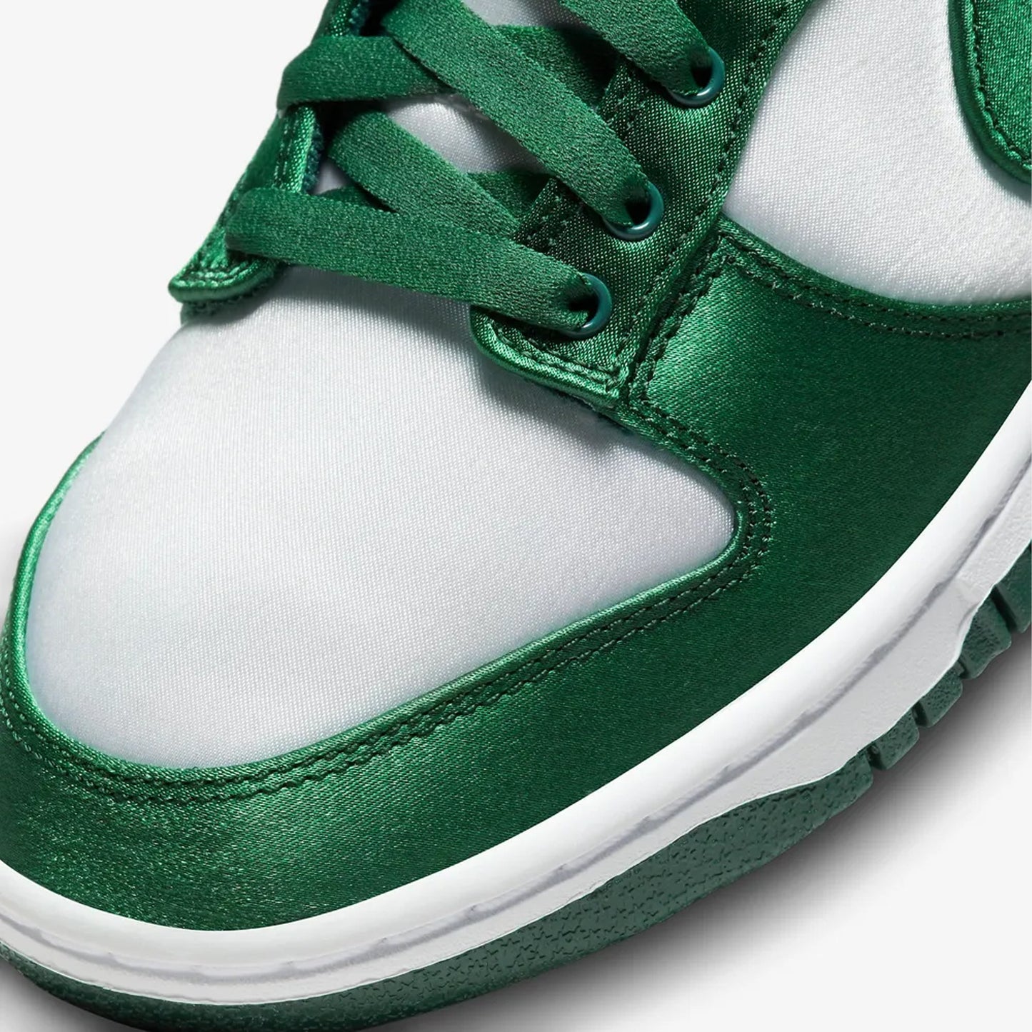 Nike | DUNK LOW { WHITE/TEAM GREEN
