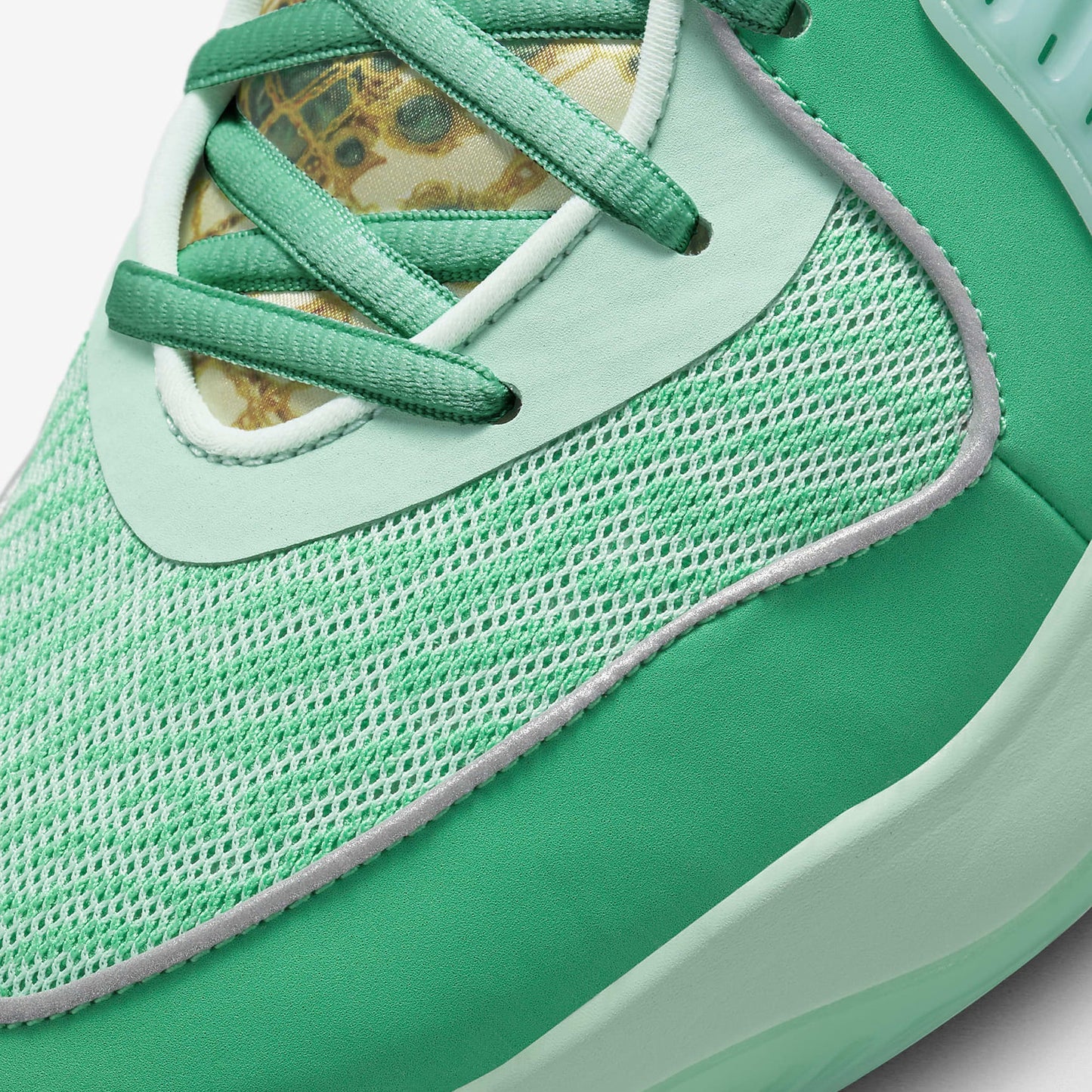 Nike | KD16 EP { MINT FOAM/EMERALD RISE /GREEN/METALLIC