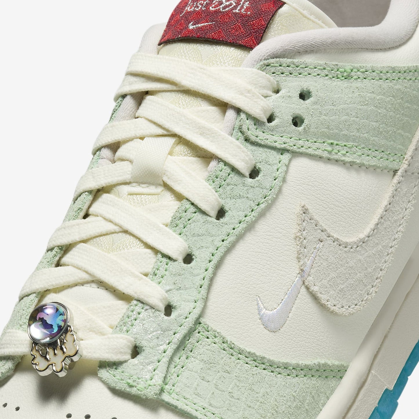 Nike | DUNK LOW LX { SAIL/SAIL-SAIL-DUSTY CACTUS