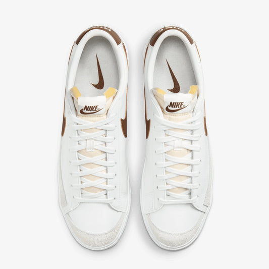 NIKE | NIKE BLAZER LOW '77 VINTAGE { SUMMIT WHITE/CACAO WOW-PHOTON DUST