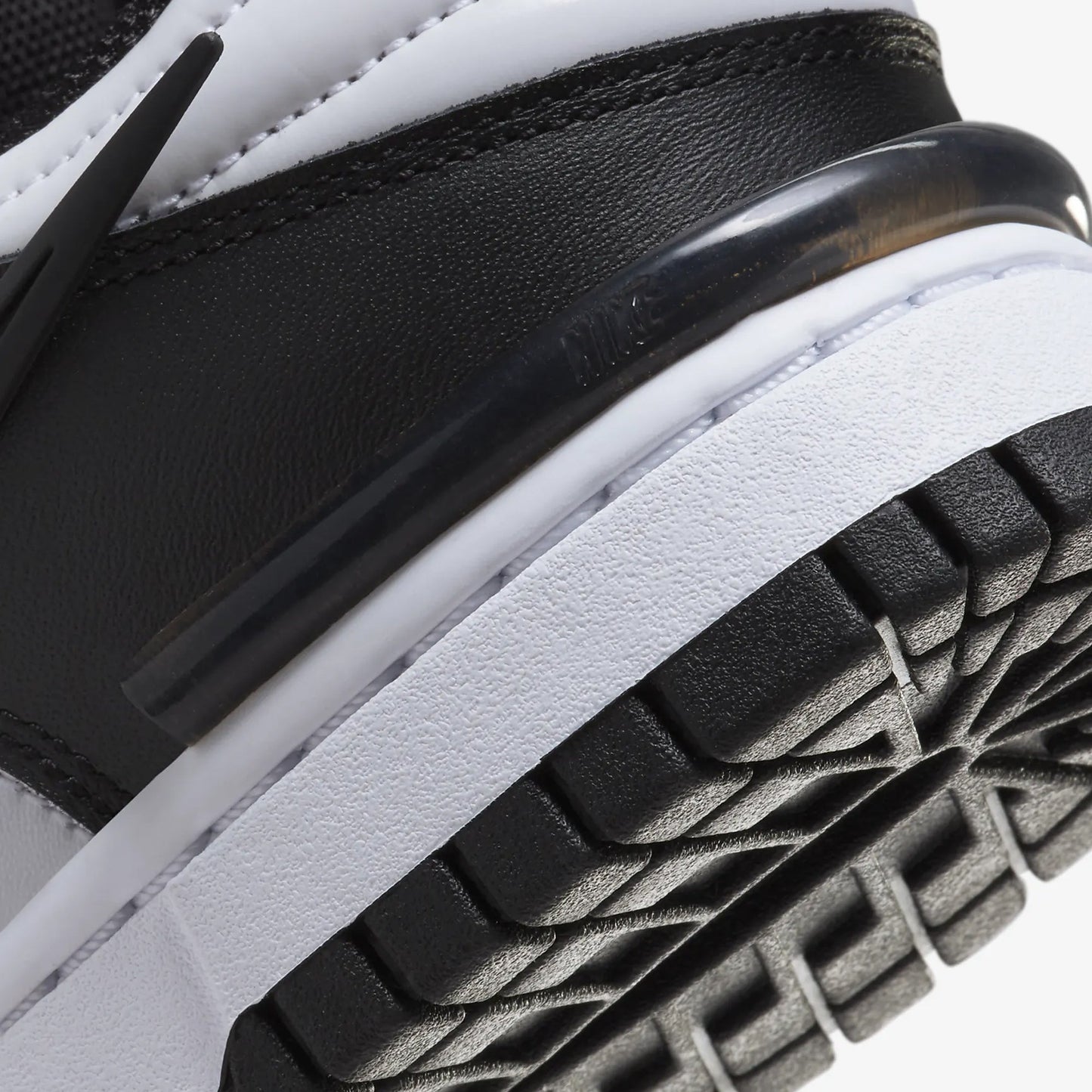 Nike | DUNK LOW TWIST { BLACK/WHITE-BLACK