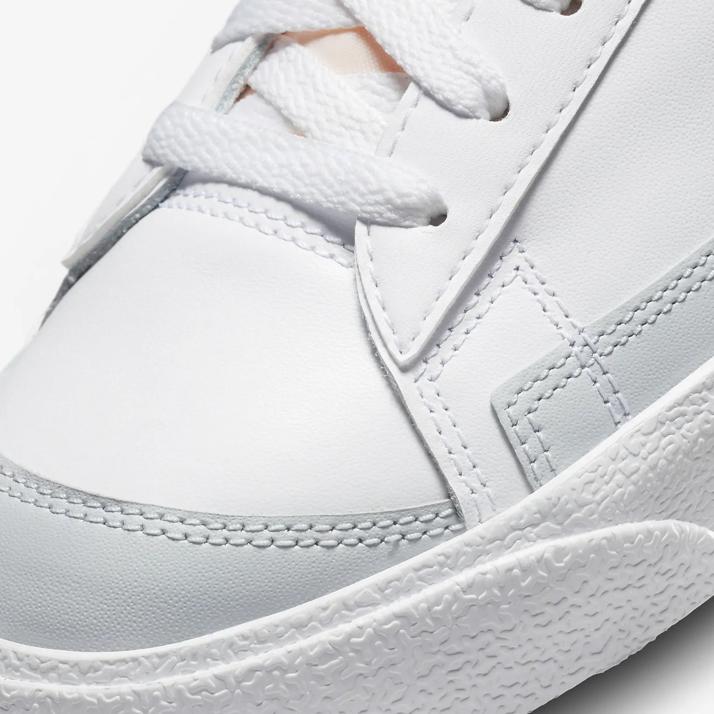 Nike | BLAZER LOW '77 VINTAGE { WHITE/BLACK-PURE PLATINUM