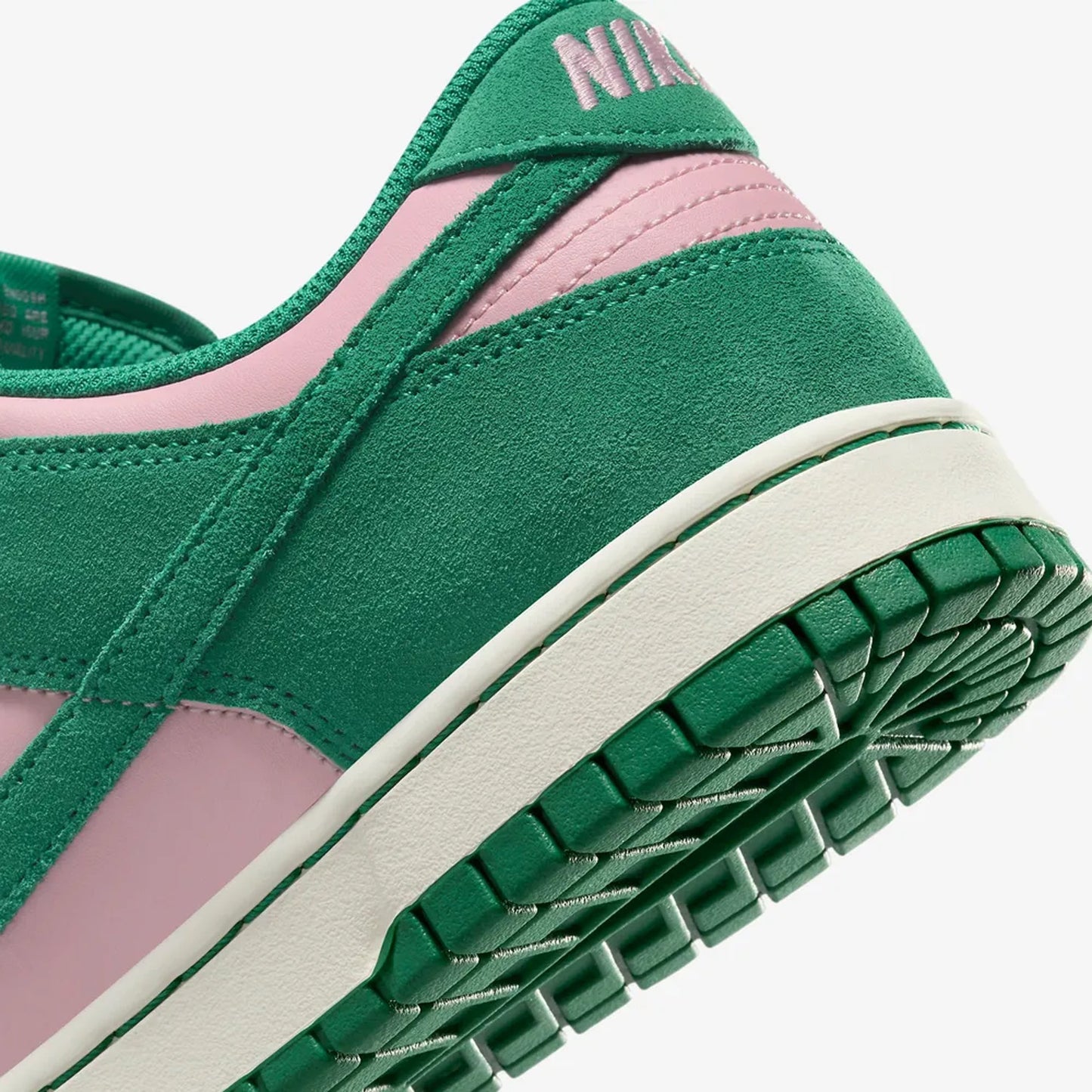Nike | DUNK LOW RETRO SE { MED SOFT PINK/MALACHITE-SAIL