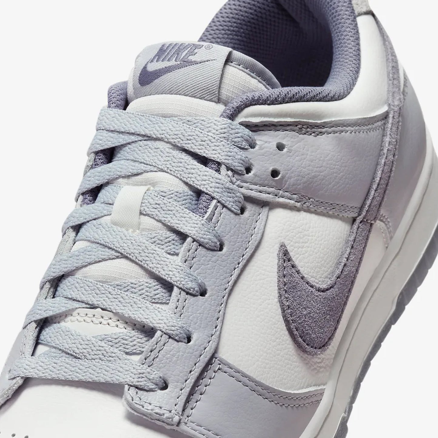 Nike | DUNK LOW RETRO SE { WHITE/LIGHT CARBON-PLATINUM TINT