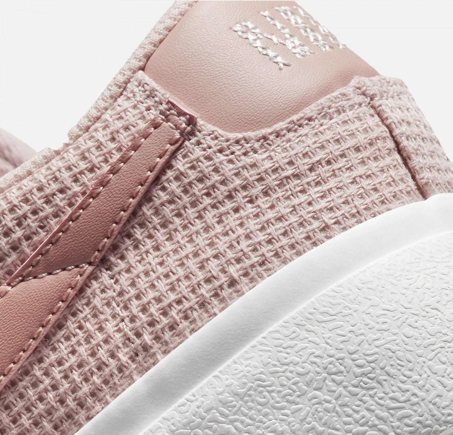 Nike | BLAZER LOW PLATFORM { PINK OXFORD / SUMMIT WHITE
