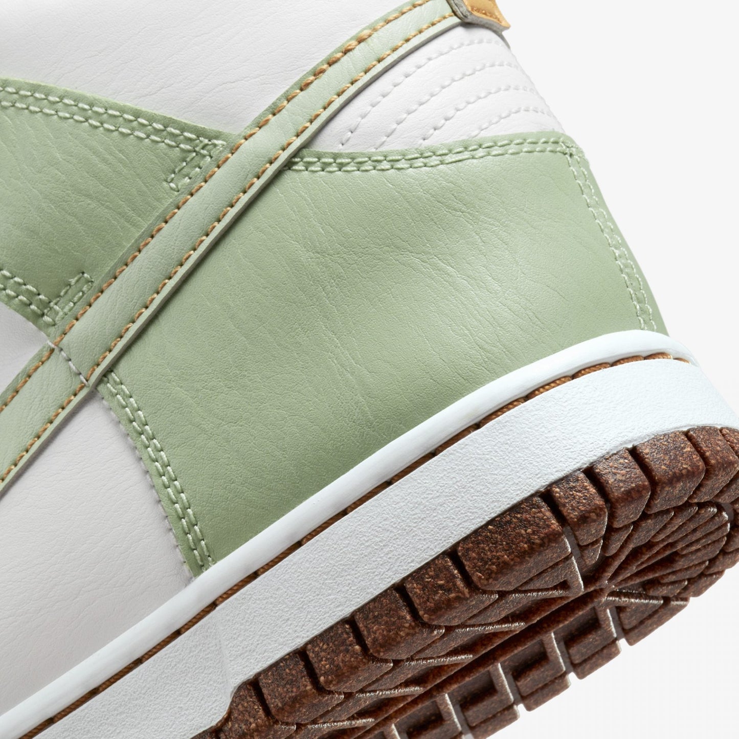 Nike | DUNK HIGH RETRO SE { GREEN