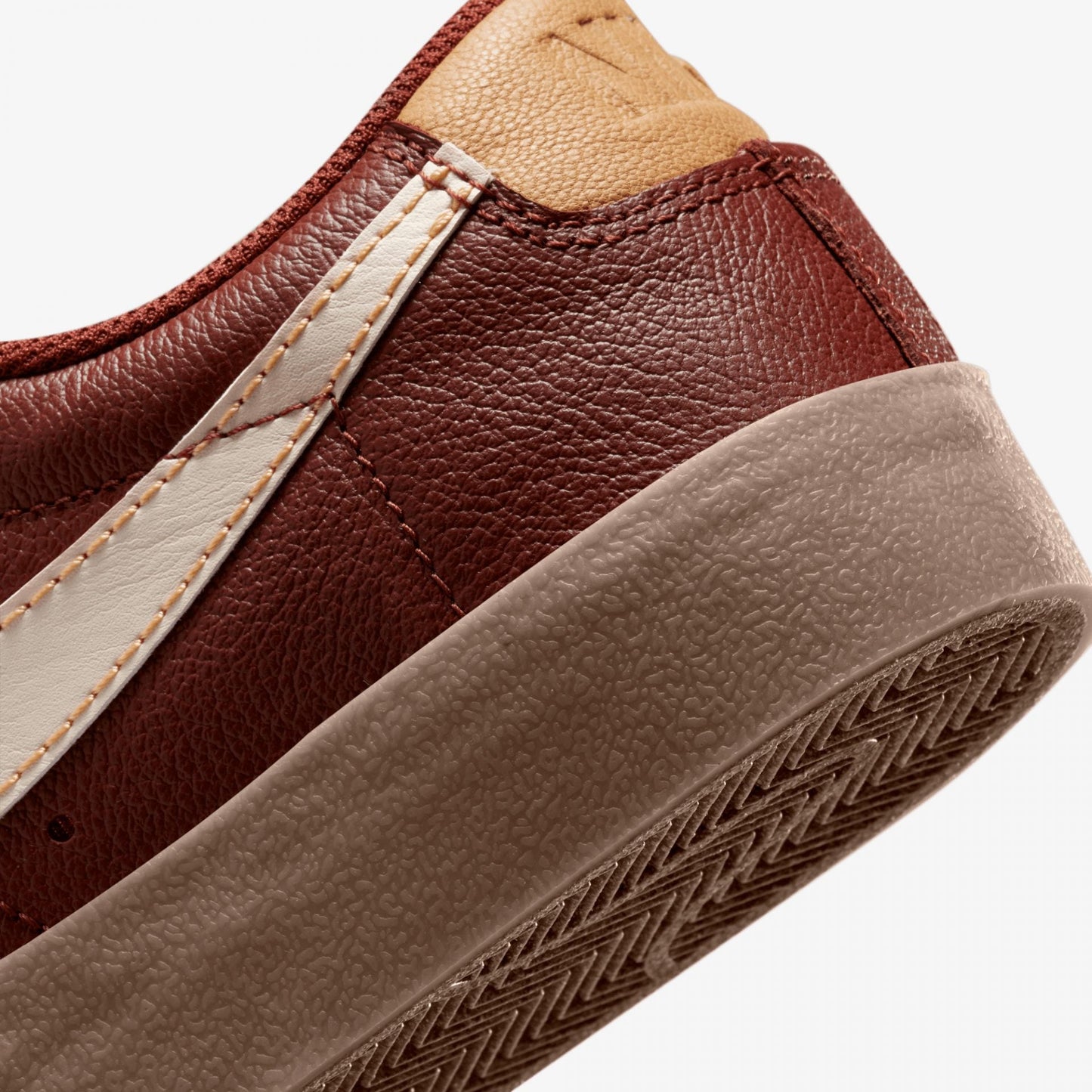 Nike | BLAZERLOW '77 EMB { OXEN BROWN/ELEMENTAL GOLD