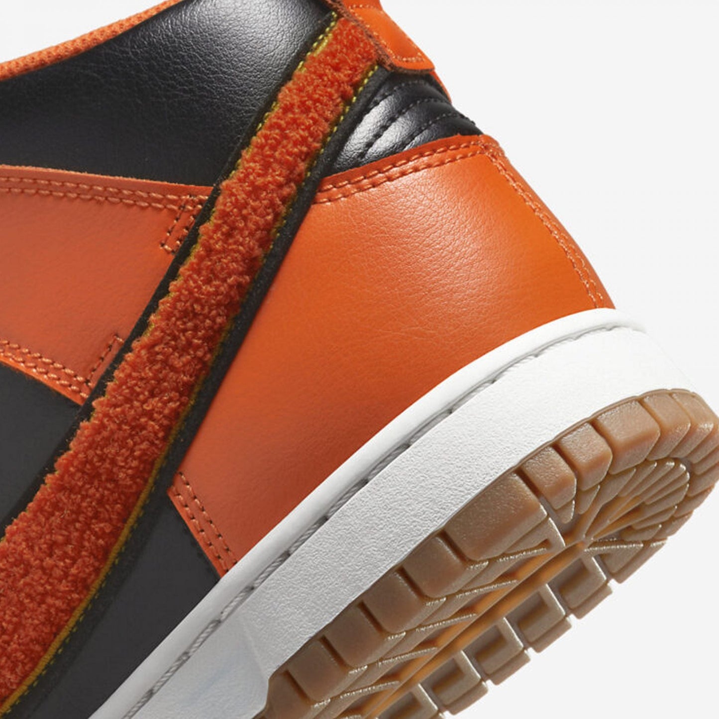 Nike | DUNK HIGH RETRO { BLACK/SAFETY ORANGE-UNIVERSITY GOLD