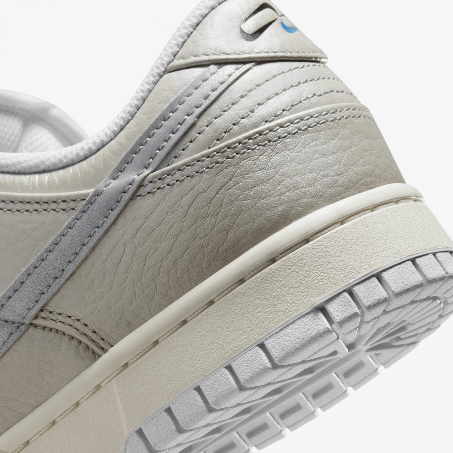 Nike | DUNK LOW { METALLIC SILVER