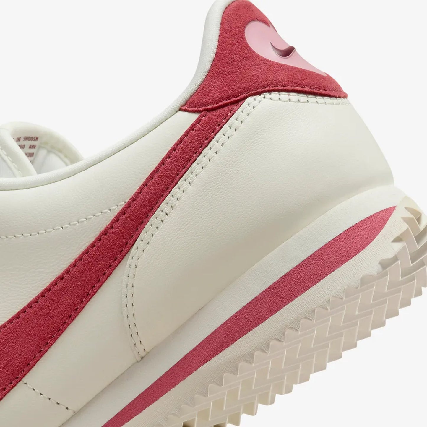 Nike | CORTEZ SE { SAIL/ADOBE-MED SOFT PINK-TEAM RED