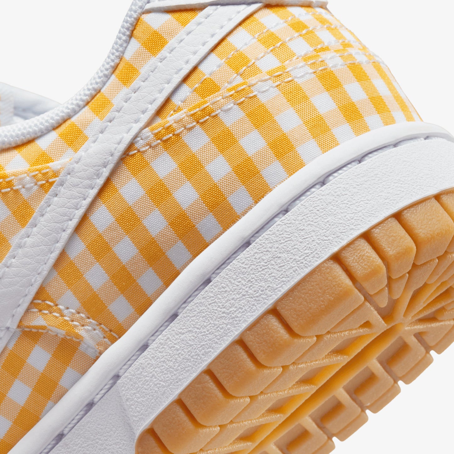 Nike | DUNK LOW { VIVID SULFUR/WHITE-GUM LIGHT BROWN