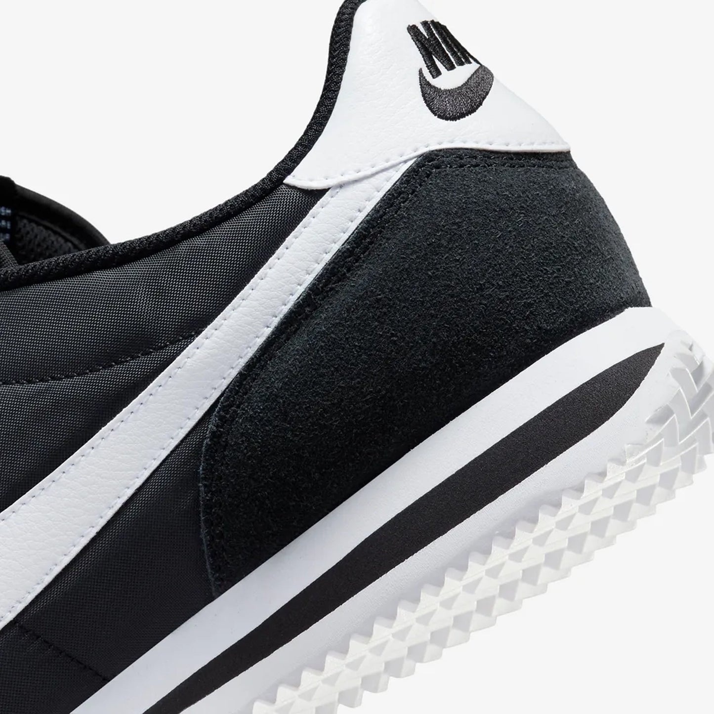 Nike | CORTEZ TXT { BLACK/WHITE
