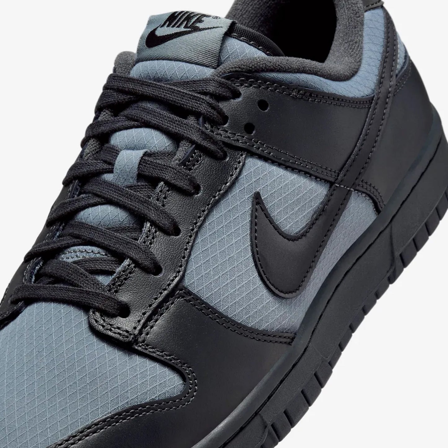 NIKE | DUNK LOW RETRO SE { OFF NOIR/BLACK-SMOKE GREY-ANTHRACITE