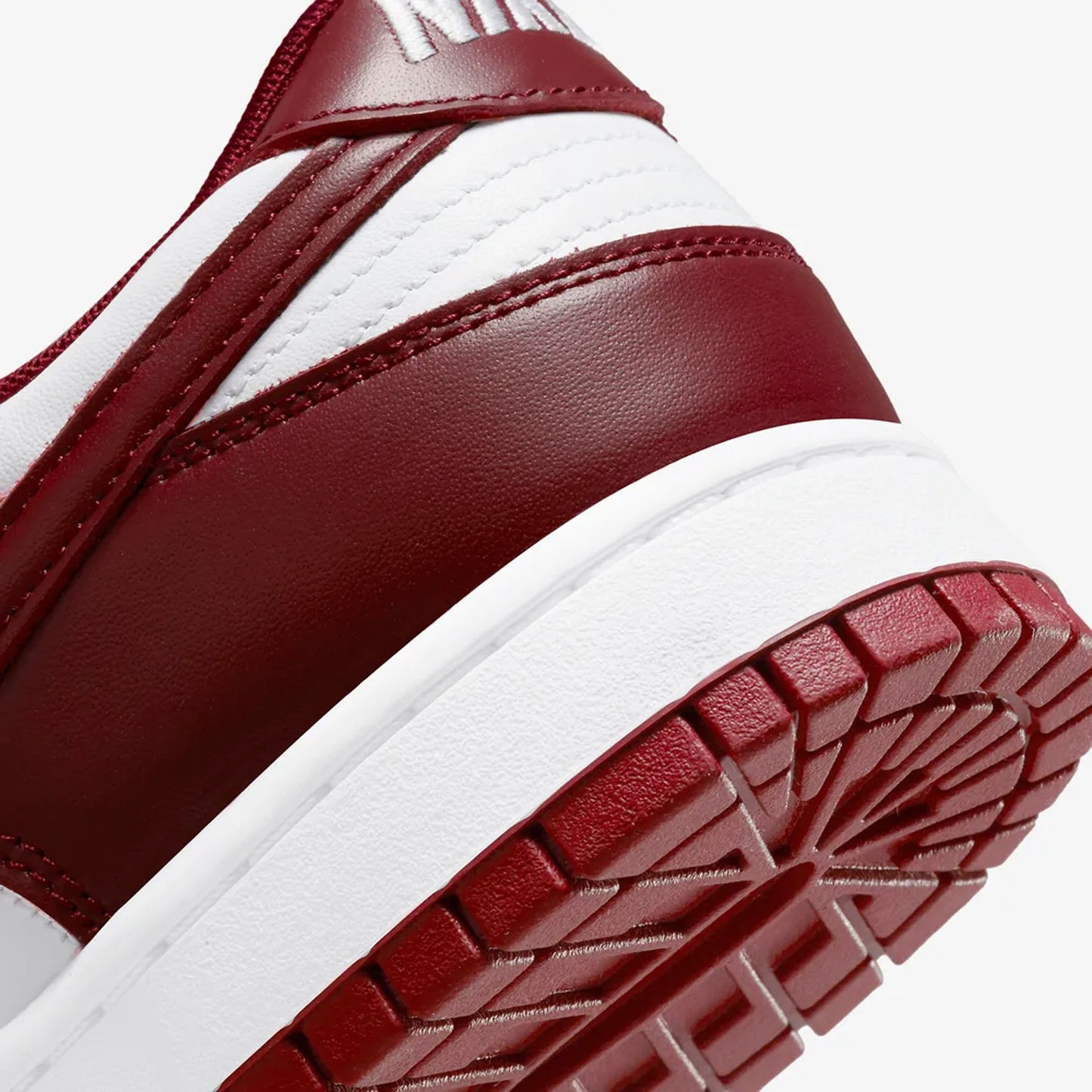 Nike | DUNK LOW RETRO { TEAM RED/TEAM RED-WHITE