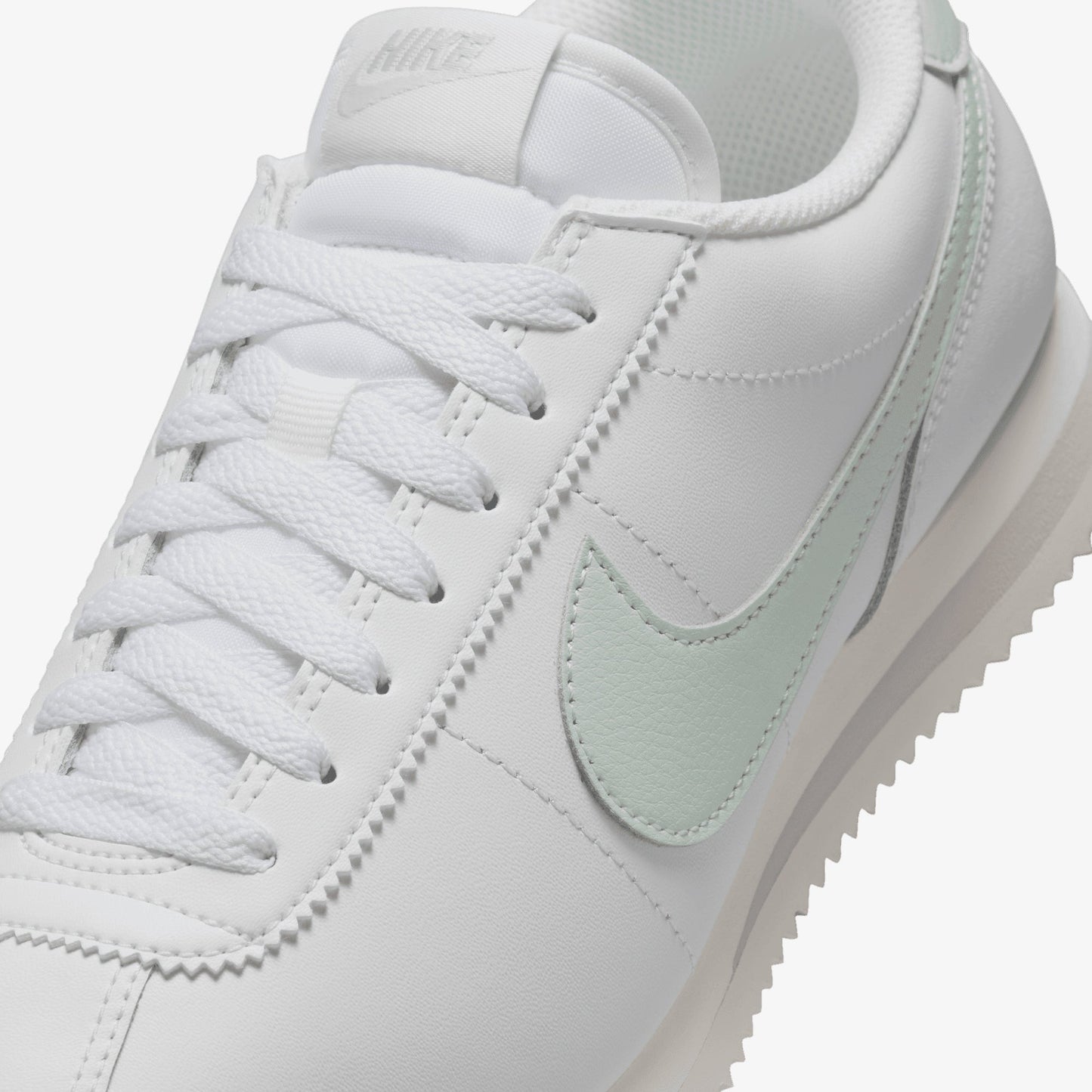 Nike | CORTEZ LEATHER { SUMMIT WHITE/LIGHT SILVER-SAIL