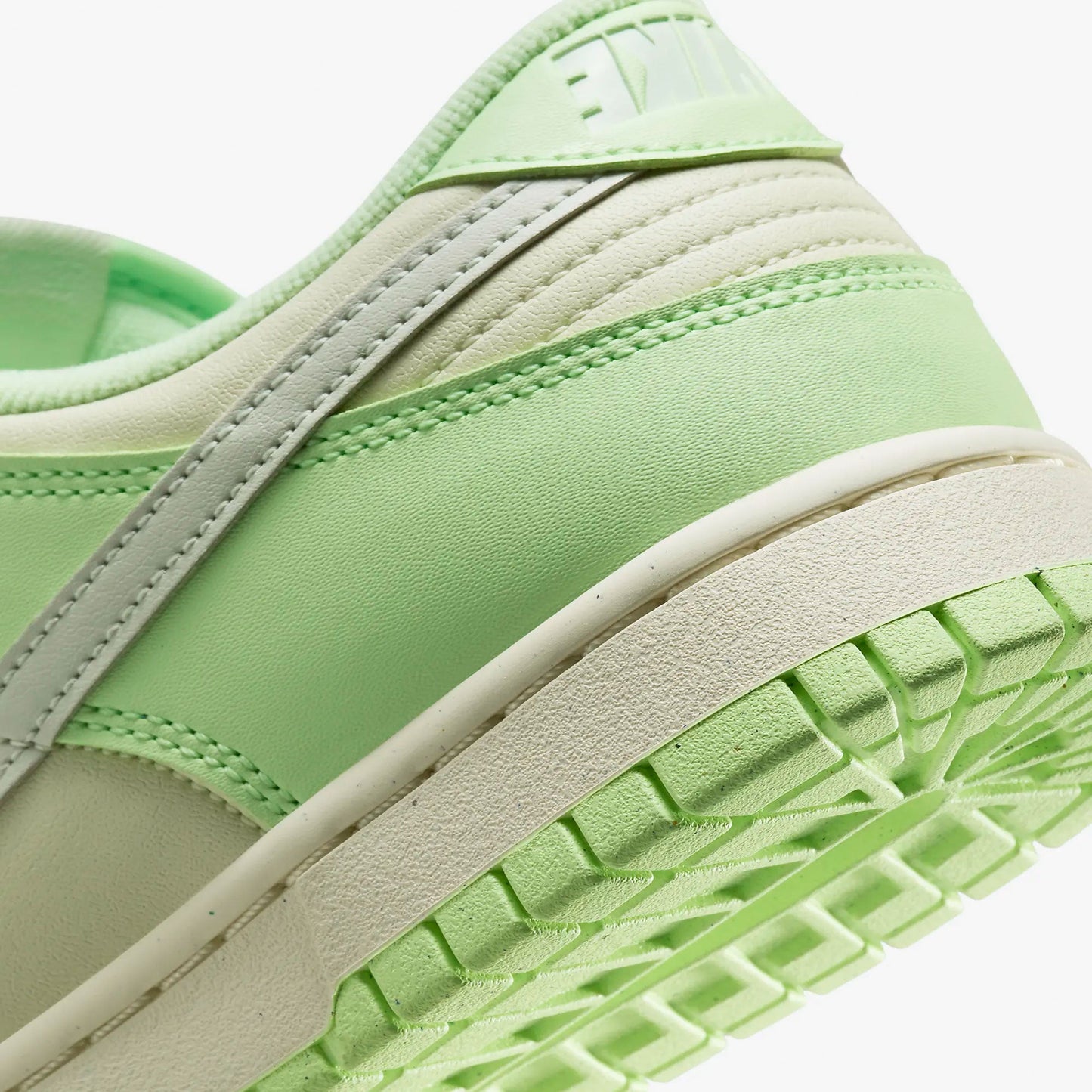 Nike | DUNK LOW NEXT NATURE SE { SEA GLASS/LIGHT SILVER-VAPOR GREEN-SAIL