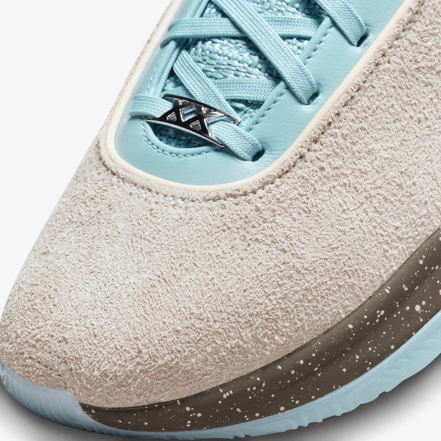 Nike | LEBRON XX EP { GUAVA ICE/BLUE LIGHTNING-EMERALD RISE