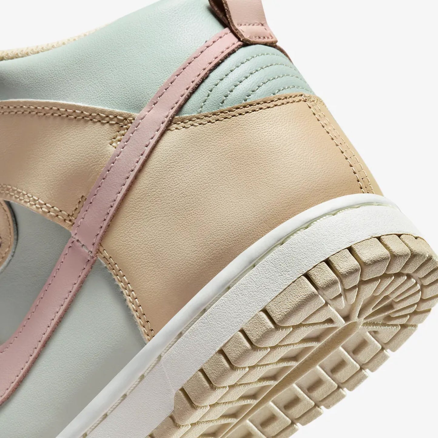 Nike | DUNK HIGH { SAND DRIFT/LIGHT SILVER