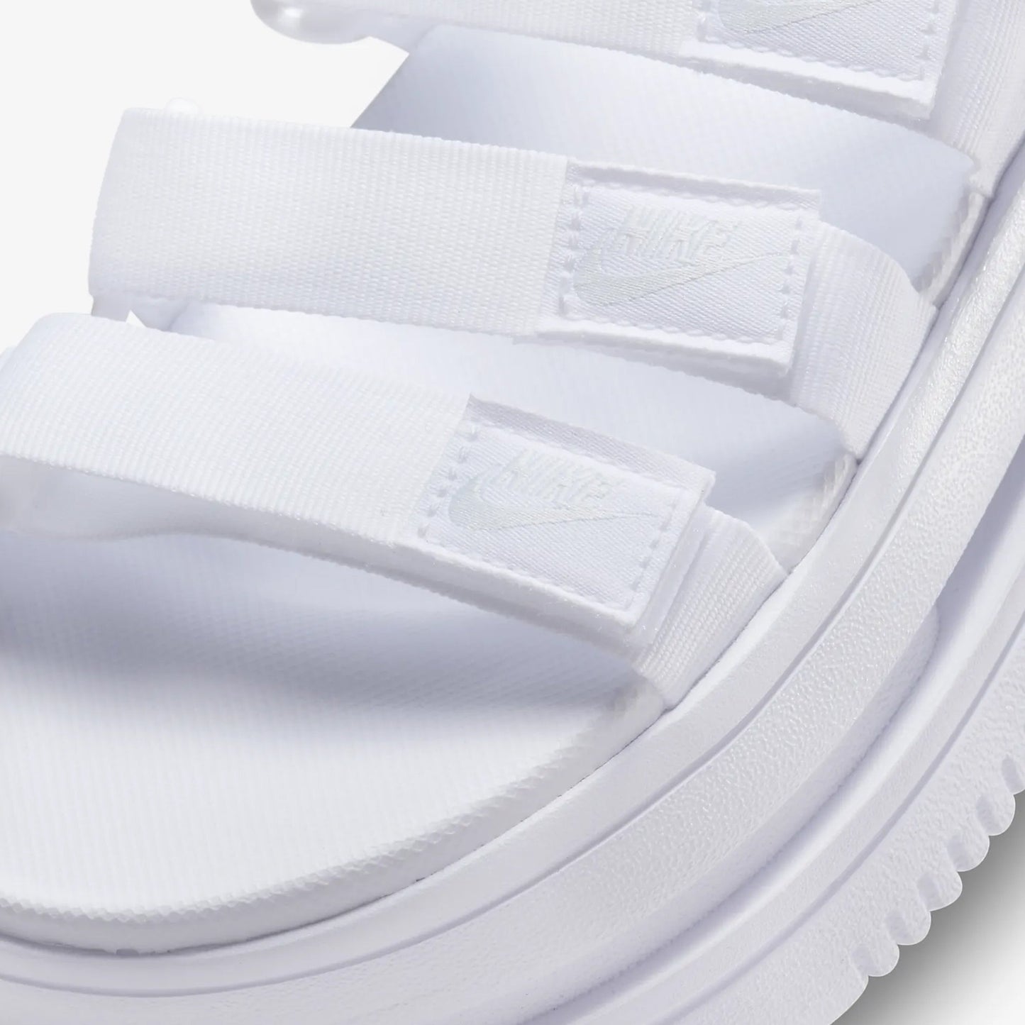 Nike | ICON CLASSIC { WHITE