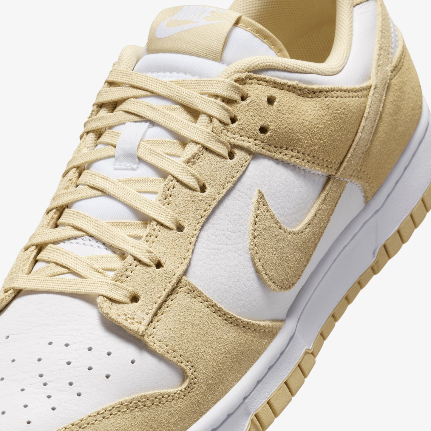 NIKE | DUNK LOW RETRO { WHITE/TM GOLD-WHITE