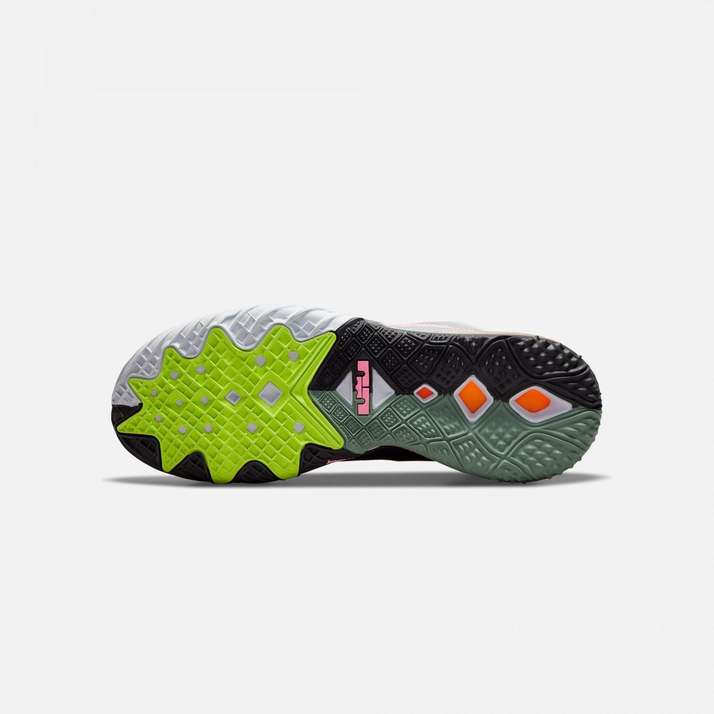 Nike | LEBRON 18 LOW { BUGS X MARVIN