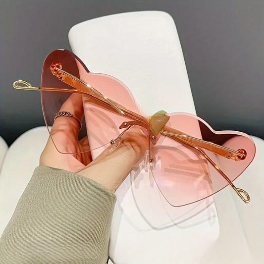 Chic Heart-Shaped Bold Sunglasses
