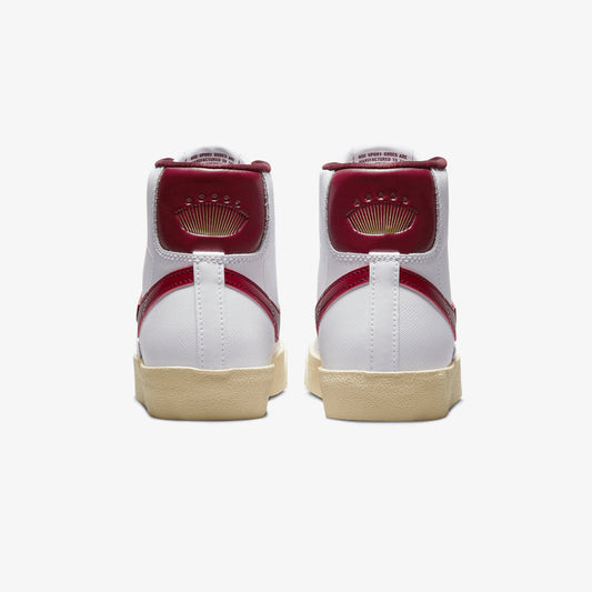 Nike | BLAZER MID '77 SE { WHITE