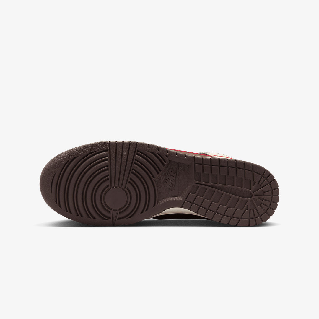 Nike | DUNK HIGH RETRO SE { BAROQUE BROWN/SESAME-COCONUT MILK