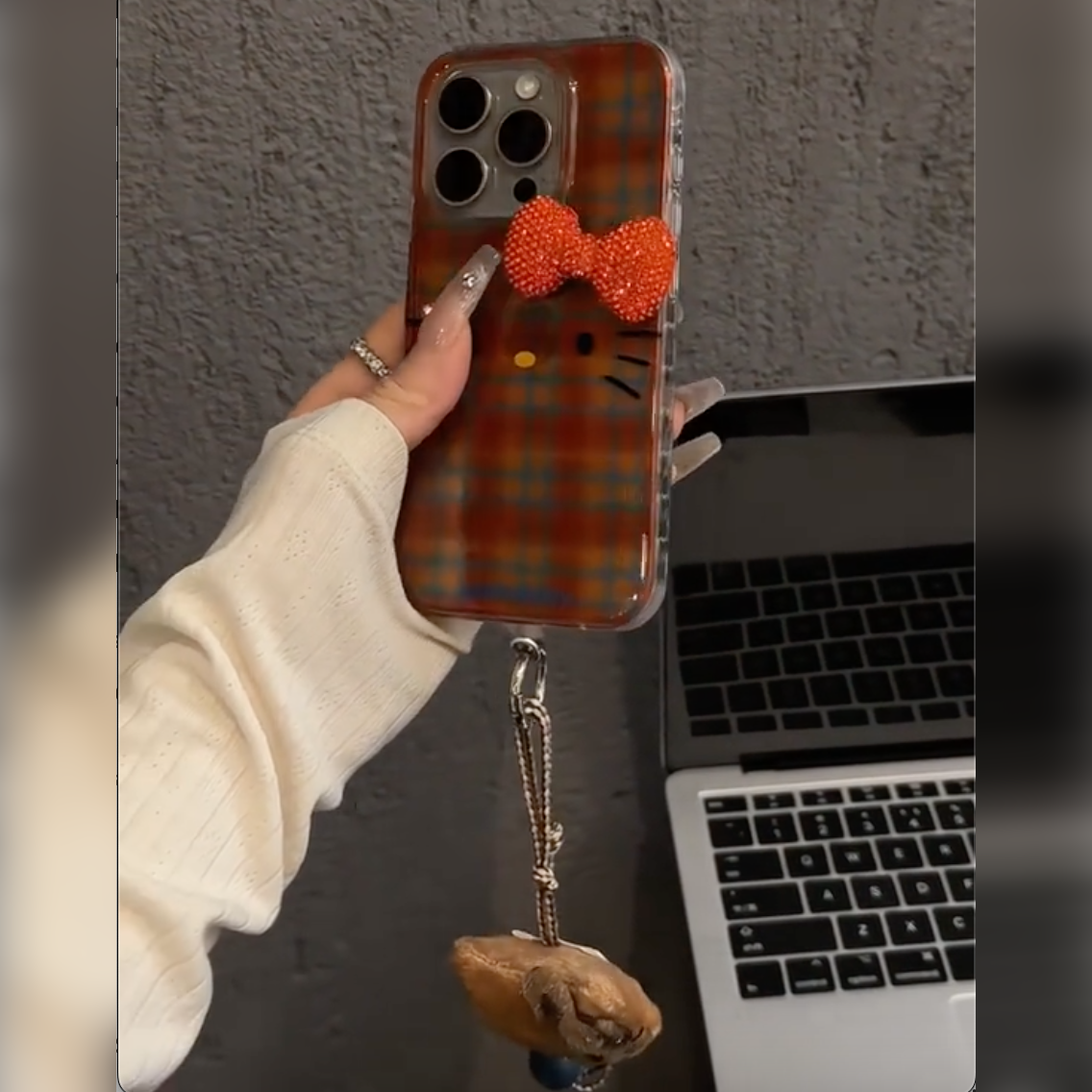 Hello Kitty Face with Charm Case