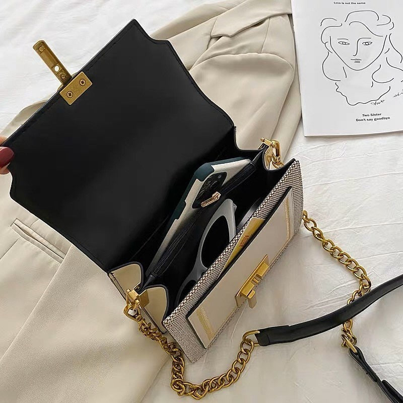 Vintage Lock Detail Shoulder Bag