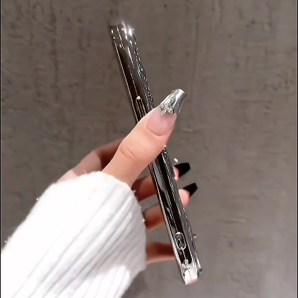 Hello Kitty Glamour Chrome Patterned Case - iPhone