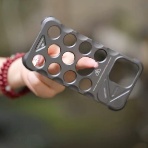 Robust Hollow Circular Incision Case - iPhone