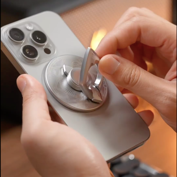 Innovative Metallic Magnetic Spinner Stand