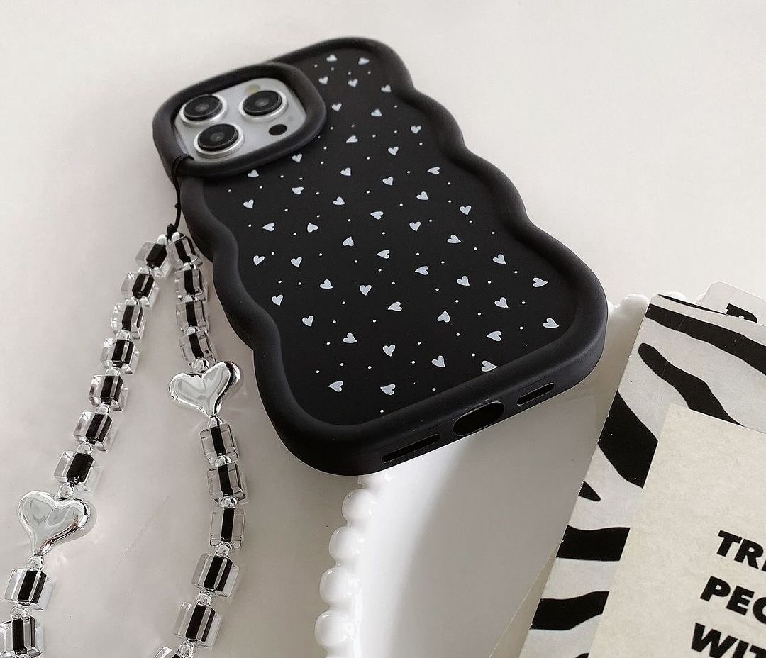 Heart Patterned Wavy Phone Case with Charm