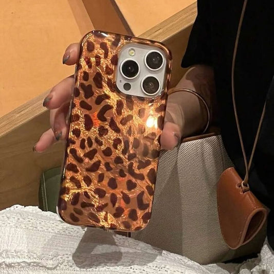 Chic Wild Leopard Print Case