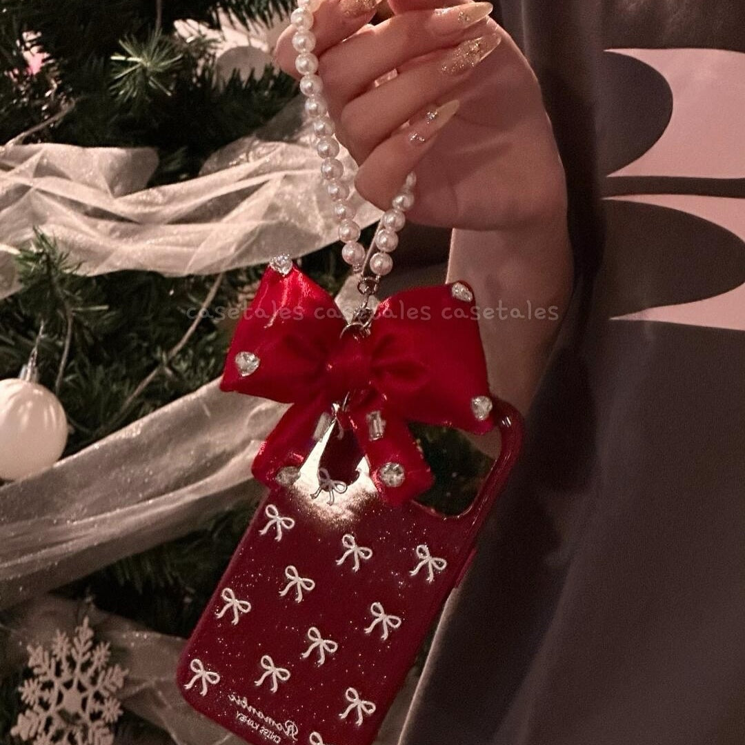 Elegant Knot Case with Delicate Charm