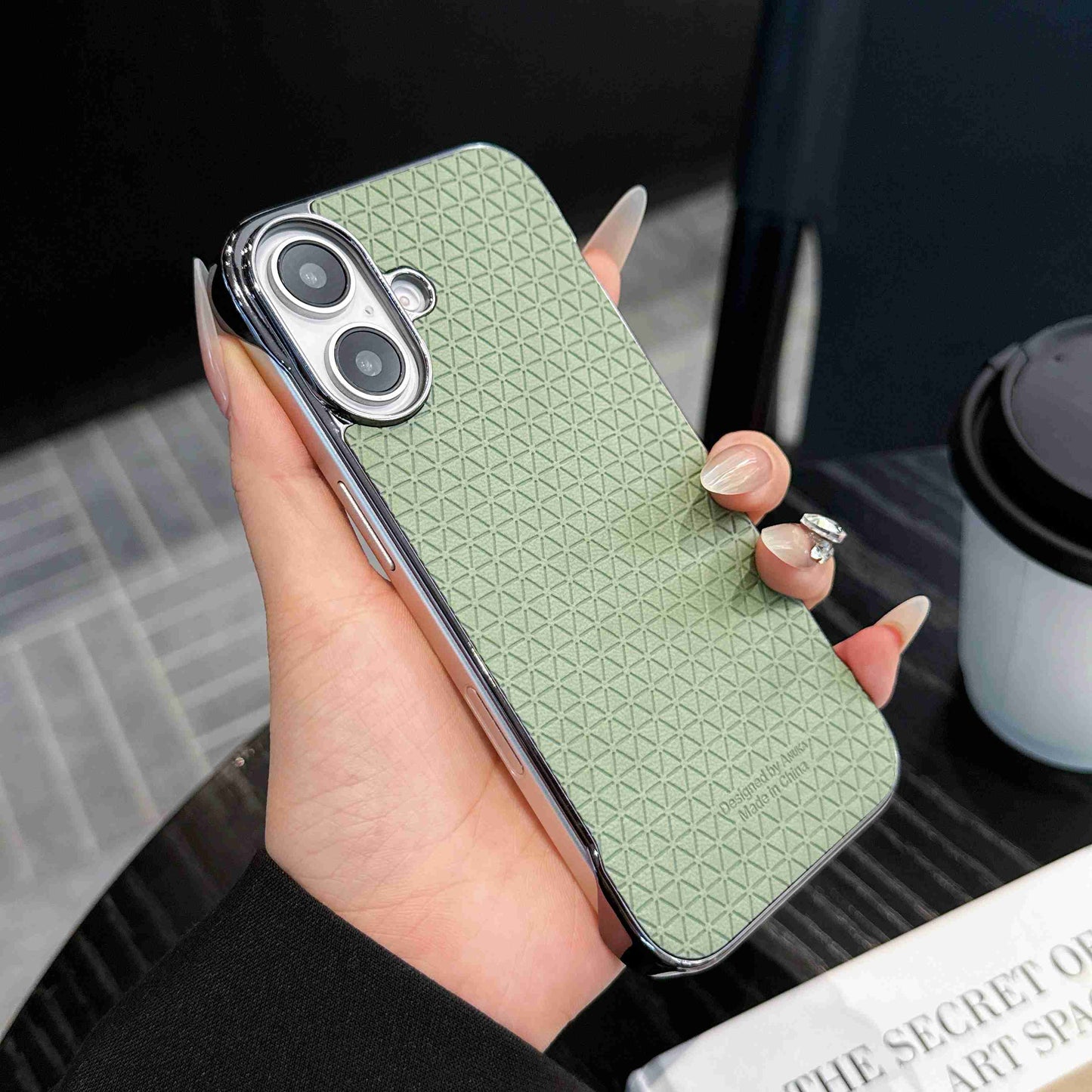 Luxury Triangle Pattern Slim Case - iPhone